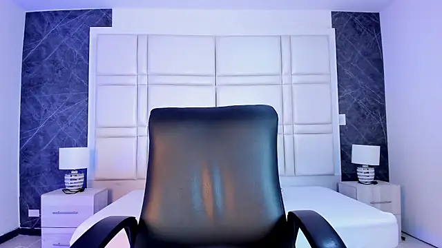 paulina sweett  online show from March 30, 2026, 12:39 pm