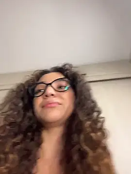 uniquerossie online show from January 19, 2026, 7:56 am