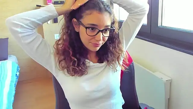 uniquerossie online show from October 8, 2025, 2:18 pm