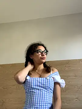 uniquerossie online show from October 30, 2025, 10:13 am