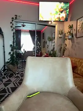 lexi luv online show from December 15, 2024, 4:26 pm