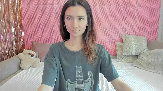 crystalnut online show from February 6, 2025, 4:10 am