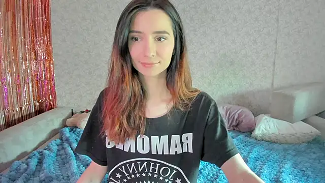 crystalnut online show from February 5, 2025, 4:37 am