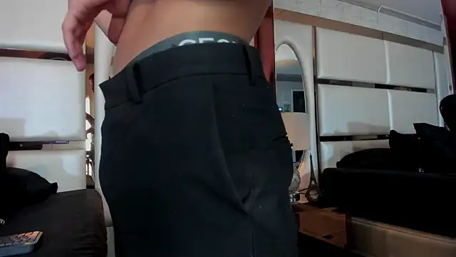 ALAN SANTHOS online show from September 19, 2025, 3:54 am