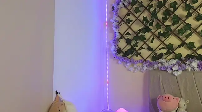 Baby Xian online show from March 9, 2025, 1:04 am