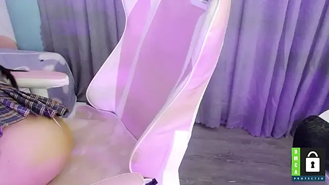 Snapshot of San___San chatting on February 24, 2025, 12:37 pm San San online show from February 24, 2025, 12:37 pm