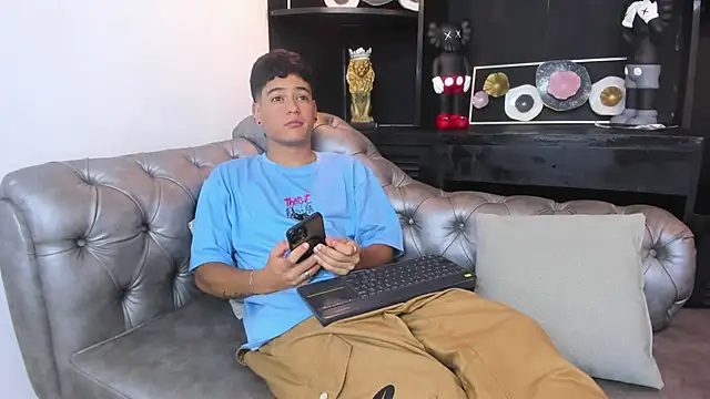 Snapshot of Levy_Steve chatting on February 27, 2025, 7:41 am Levy Steve online show from February 27, 2025, 7:41 am