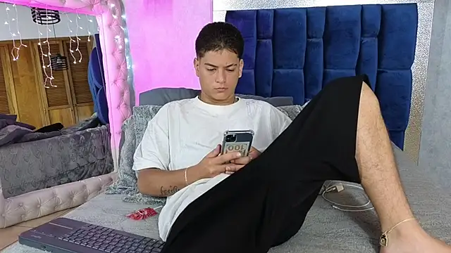 Snapshot of Levy_Steve chatting on October 10, 2025, 4:35 am Levy Steve online show from October 10, 2025, 4:35 am