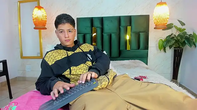 Snapshot of Levy_Steve chatting on October 25, 2025, 3:28 am Levy Steve online show from October 25, 2025, 3:28 am