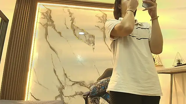 Lindsey8 online show from February 11, 2026, 11:21 am