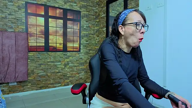 daniela xue online show from November 11, 2025, 2:39 am