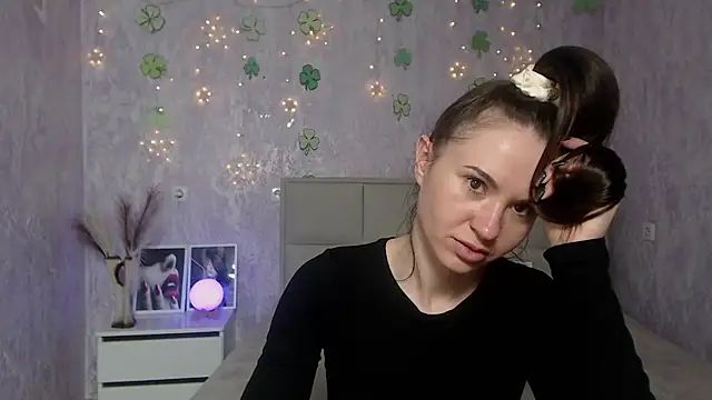 Snapshot of KaraCriegs chatting on March 23, 2025, 3:43 am KaraCriegs online show from March 23, 2025, 3:43 am