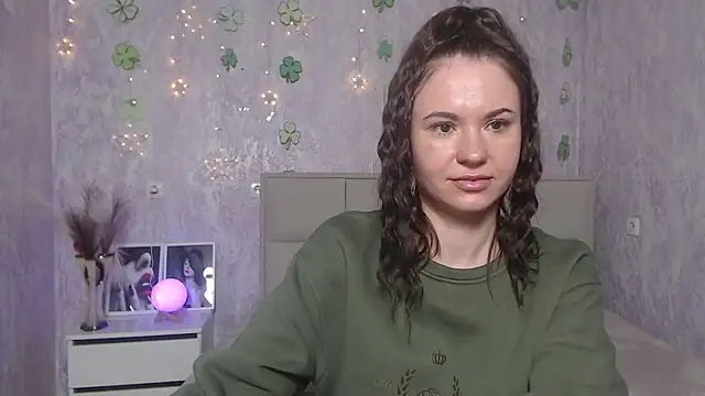 Snapshot of KaraCriegs chatting on March 19, 2025, 9:48 pm KaraCriegs online show from March 19, 2025, 9:48 pm