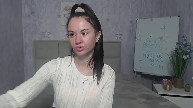 Snapshot of KaraCriegs chatting on November 8, 2025, 6:33 pm KaraCriegs online show from November 8, 2025, 6:33 pm