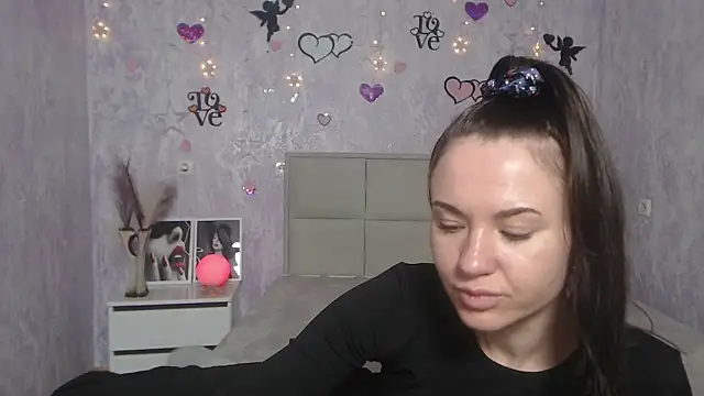 Snapshot of KaraCriegs chatting on March 9, 2025, 3:22 am KaraCriegs online show from March 9, 2025, 3:22 am