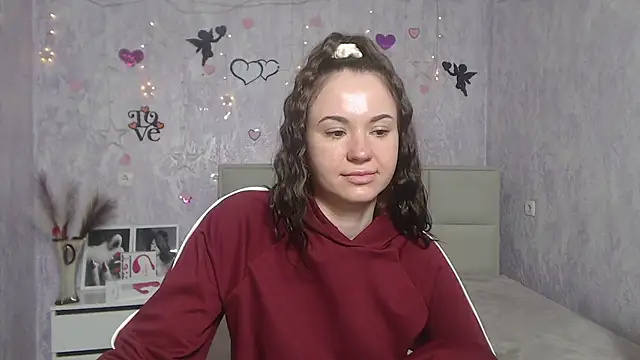 Snapshot of KaraCriegs chatting on March 12, 2025, 9:35 pm KaraCriegs online show from March 12, 2025, 9:35 pm