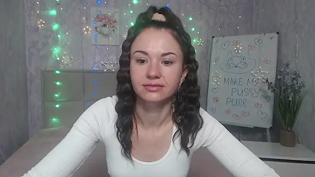 Snapshot of KaraCriegs chatting on October 4, 2025, 5:14 pm KaraCriegs online show from October 4, 2025, 5:14 pm