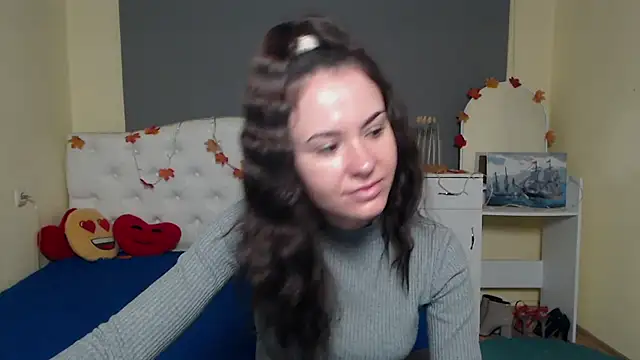 Snapshot of KaraCriegs chatting on November 15, 2025, 6:23 pm KaraCriegs online show from November 15, 2025, 6:23 pm