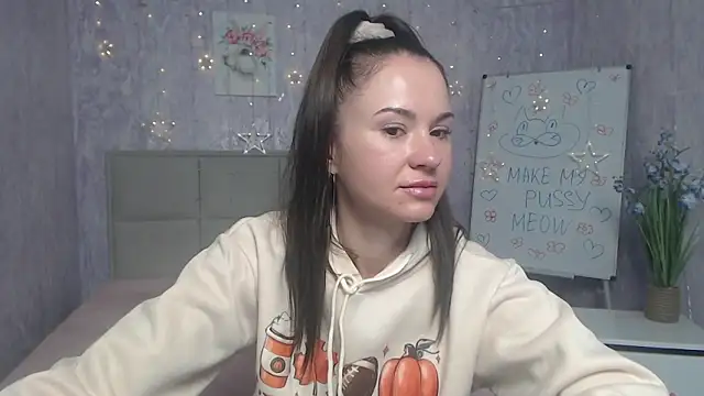 Snapshot of KaraCriegs chatting on September 27, 2025, 5:30 pm KaraCriegs online show from September 27, 2025, 5:30 pm