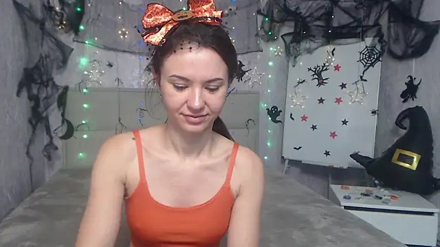 Snapshot of KaraCriegs chatting on October 20, 2025, 5:13 pm KaraCriegs online show from October 20, 2025, 5:13 pm