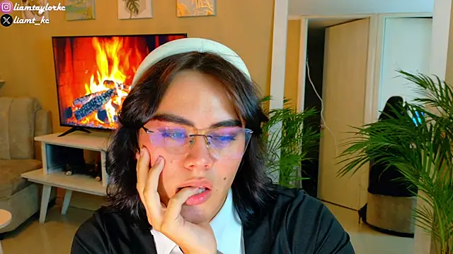 Liam Taylor online show from October 1, 2025, 4:06 am