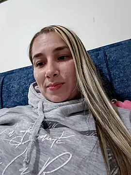 Iris love18 online show from March 25, 2026, 3:50 am