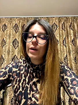 NadiraNoor online show from September 21, 2025, 9:53 pm