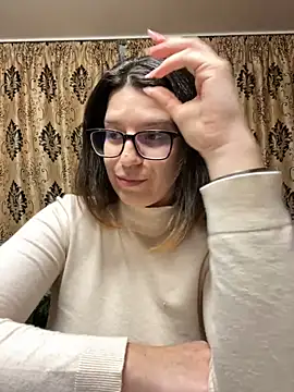 NadiraNoor online show from April 12, 2026, 10:24 pm