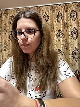 NadiraNoor online show from March 5, 2025, 5:50 pm