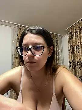 NadiraNoor online show from February 22, 2026, 9:49 pm