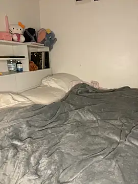 milkyhonybaby online show from September 25, 2025, 1:06 pm