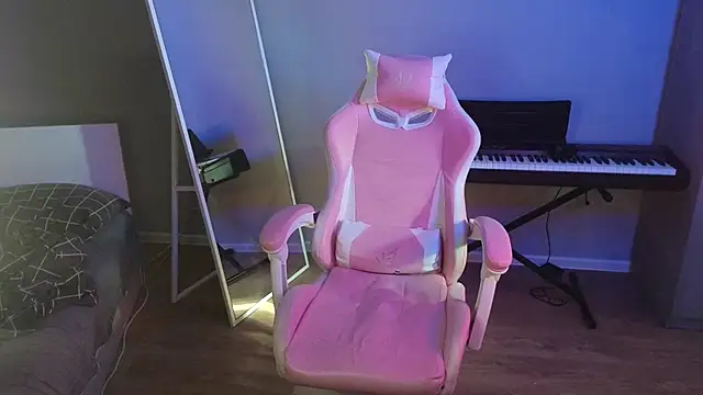 mollymila online show from March 7, 2025, 8:34 am