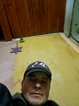 TusOjitosClaros69 online show from September 12, 2025, 3:06 am