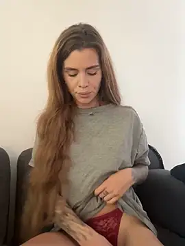 Snapshot of EmiliaCatalina chatting on March 1, 2026, 6:08 pm EmiliaCatalina online show from March 1, 2026, 6:08 pm