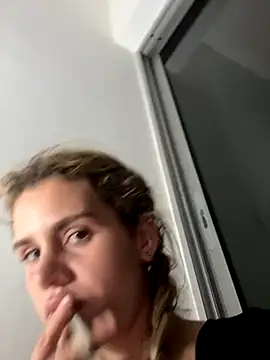 EmiliaCatalina online show from December 4, 2025, 1:15 am