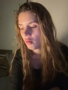 EmiliaCatalina online show from April 10, 2026, 11:45 pm