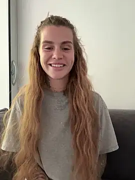 Snapshot of EmiliaCatalina chatting on February 23, 2026, 3:01 pm EmiliaCatalina online show from February 23, 2026, 3:01 pm