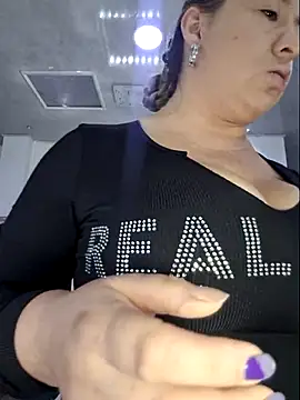 laura bassi online show from November 7, 2025, 2:16 am