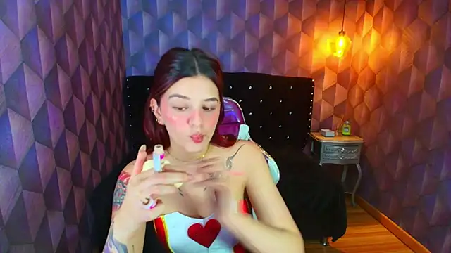 LiaHarryis online show from October 31, 2025, 5:42 pm