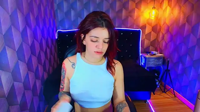 LiaHarryis online show from September 12, 2025, 6:18 pm