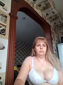 Lady nice cat online show from September 16, 2025, 2:23 am