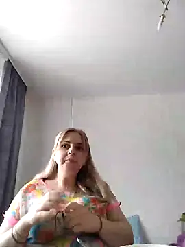 Lady nice cat online show from March 15, 2025, 10:03 am