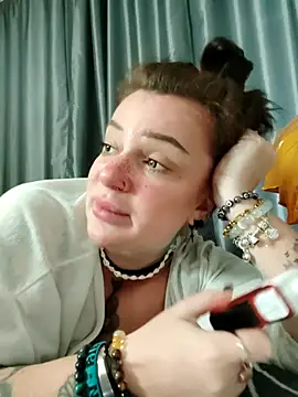 EllieOz online show from November 19, 2025, 12:05 pm