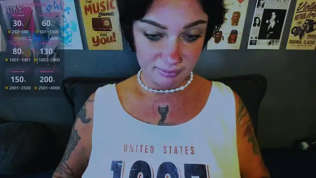 Snapshot of EllieOz chatting on May 30, 2026, 2:44 pm EllieOz online show from May 30, 2026, 2:44 pm