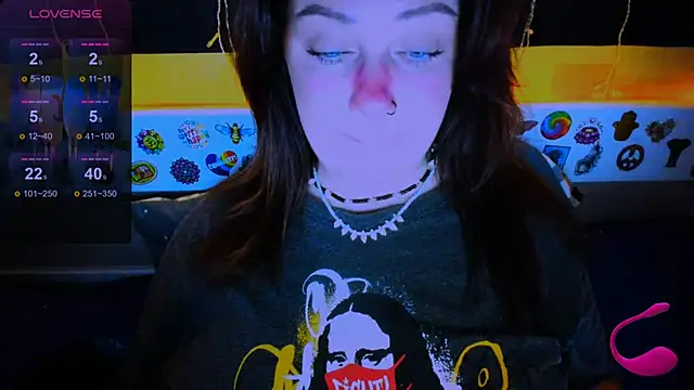 EllieOz online show from March 21, 2025, 5:34 pm