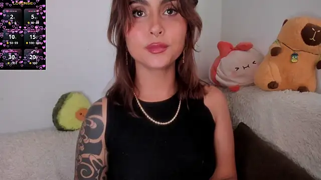 Violette-Ramirez01 online show from October 6, 2025, 9:26 pm