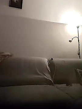 LauraBaby online show from January 6, 2026, 7:29 pm