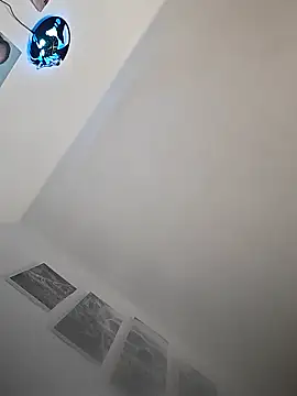 LauraBaby online show from March 25, 2026, 3:00 pm