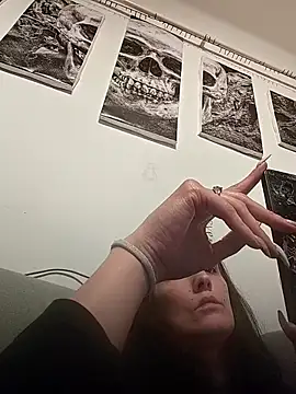 LauraBaby online show from March 30, 2026, 7:37 pm