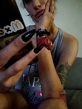 LauraBaby online show from November 30, 2025, 1:45 pm